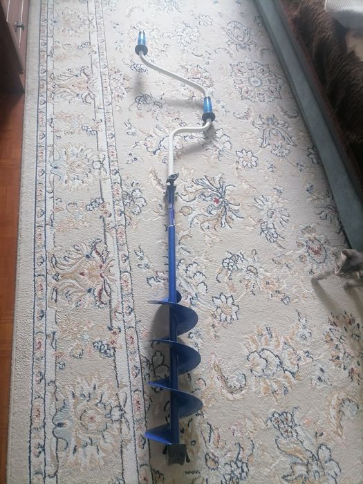 Ледобур  левый продам