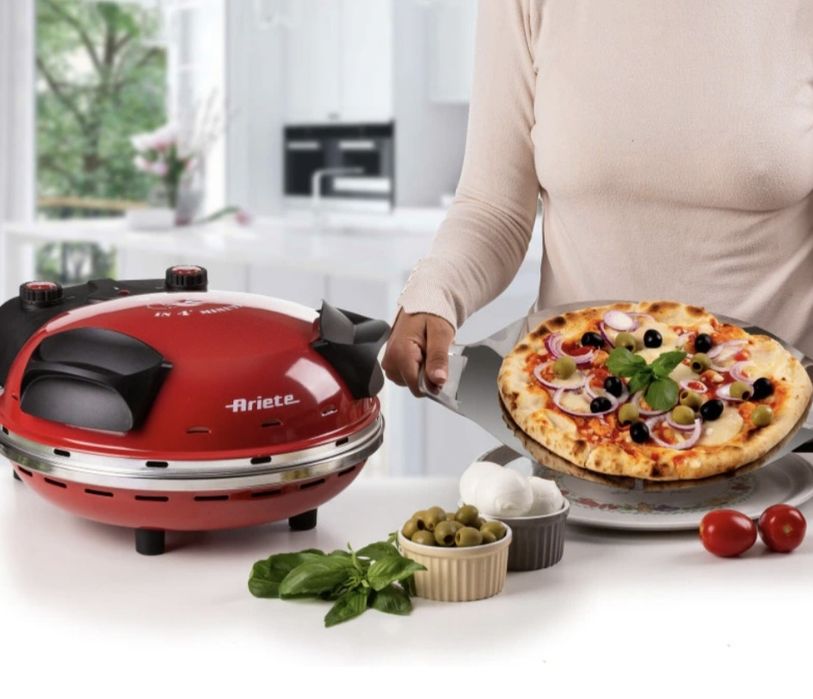 Produsul este NOU ! Cuptor electric pentru pizza Ariete "Pizza in 4 minute" 0909/10, 1200W