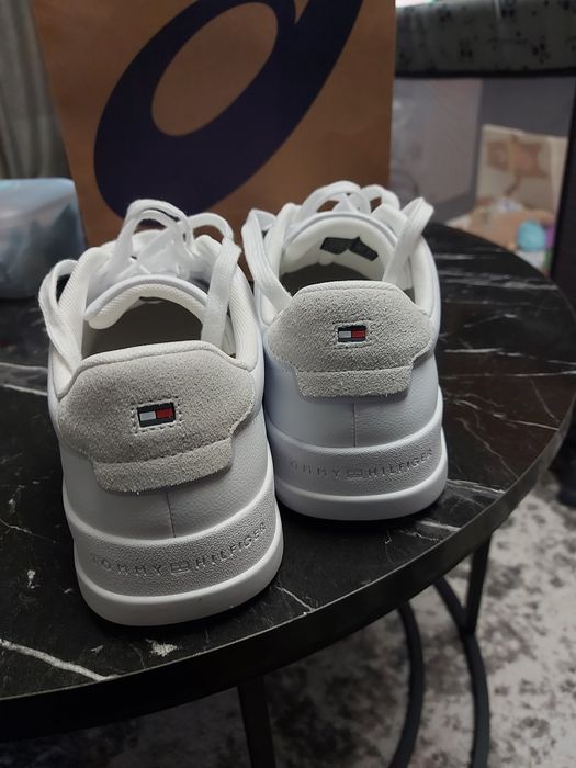 Tommy Hilfiger сникърси