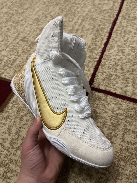 Мачомай3 найк золотой свет