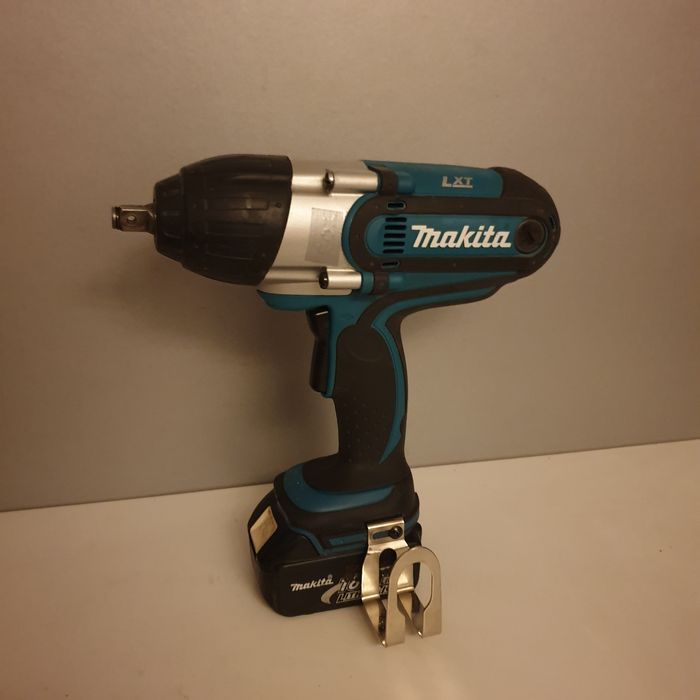 Makita DTW 450 Msina de înșurubat cu impact