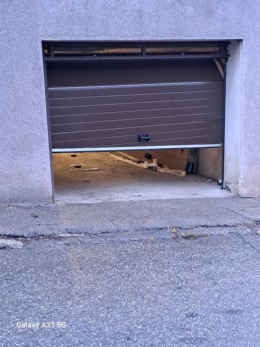 Ușă de garaj secționala