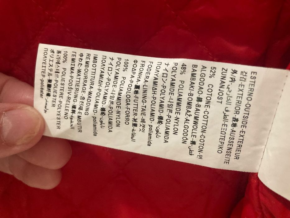 Яке на Benetton, червено
