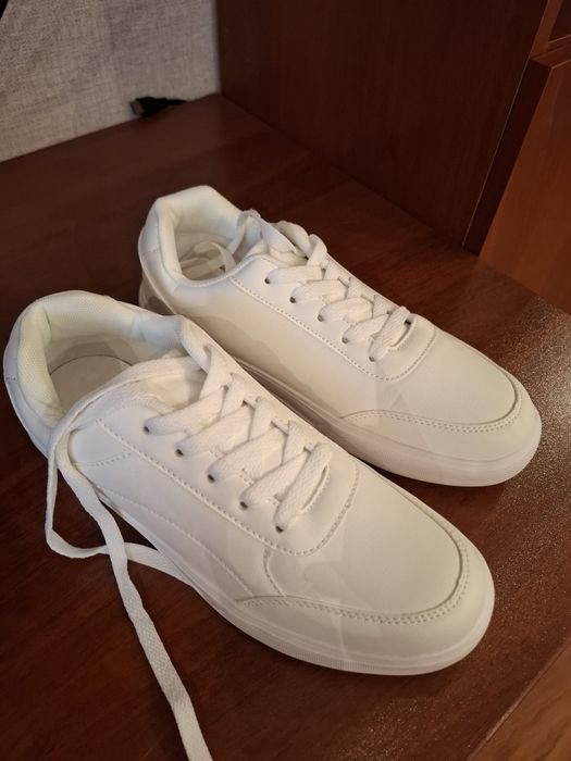 Продам новые кеды женские 39р