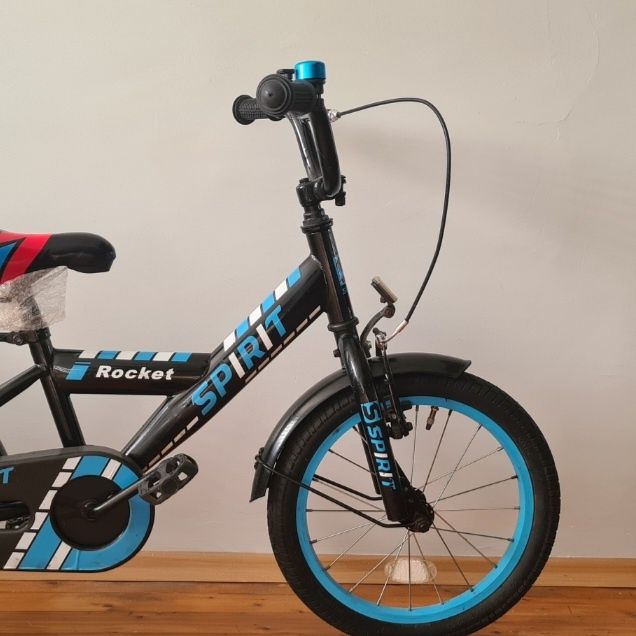 Детски велосипед с помощни колела