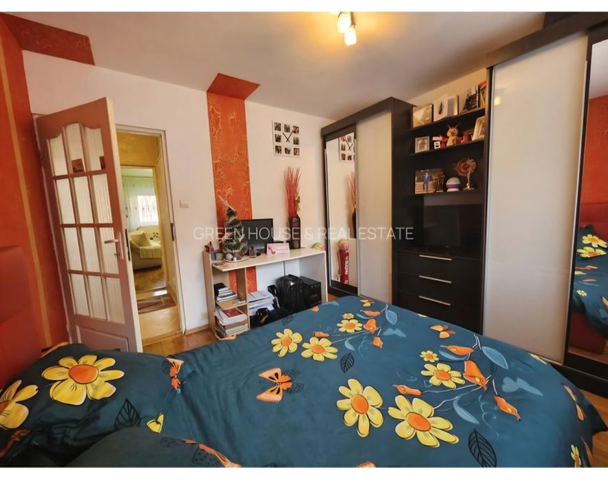 Vând apartament 3 camere -Deva