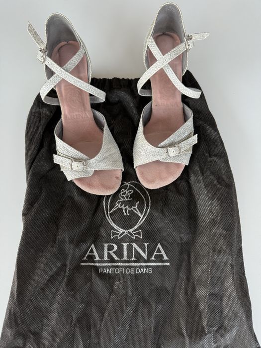 Pantofi de dans fete marime 21,5(corespunde pentru 32/33)