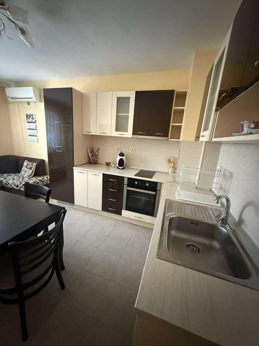 Дава се под наем Тристаен апартамент в Варна, Конфуто - 68 кв.м за 548.25 € - Снимка #1