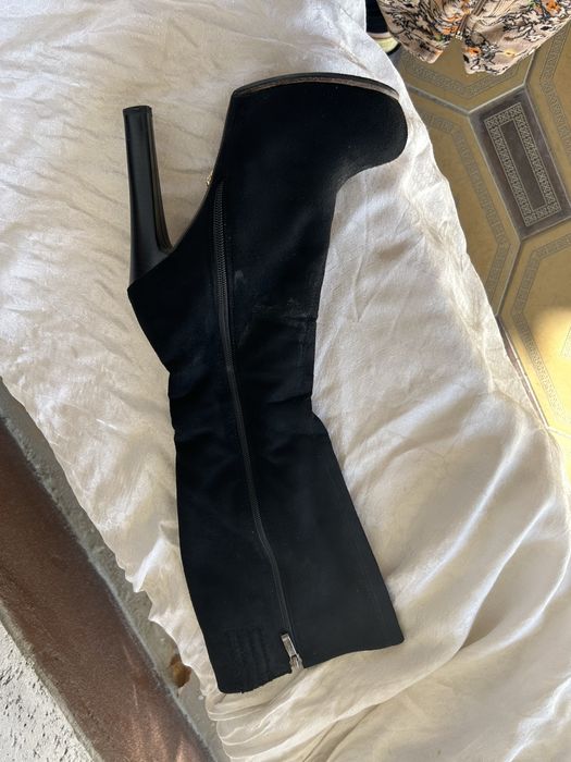 Қысқы аяқ киім сатылады