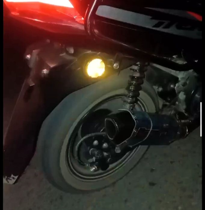 Moped Q max ( skutr )