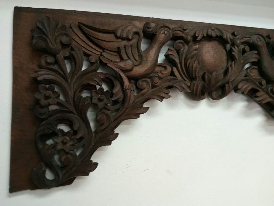 Дърворезба с растителни и животински мотиви