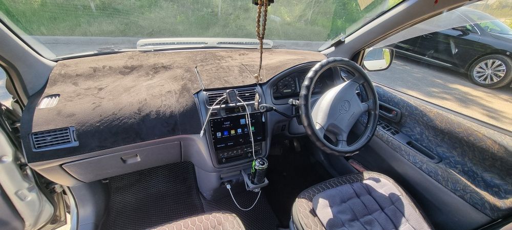 Toyota Ipsum минивэн