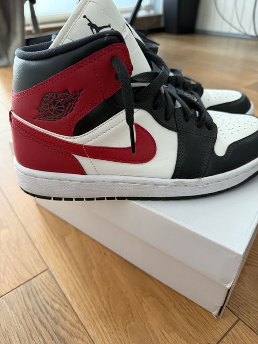 ОбувкиJordan 1 Mid
