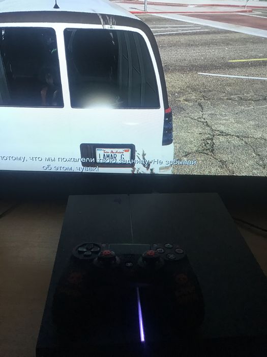 Продам плейстейшин 4 в идеальном состояние