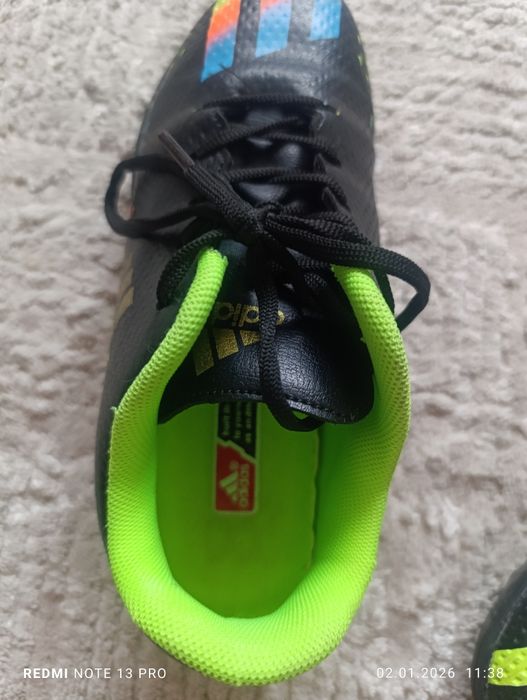 Футбольные кроссовки