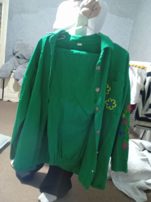 "Turli xil kiyimlar sotiladi - yangi va ishlatilgan, arzon narxlarda!"