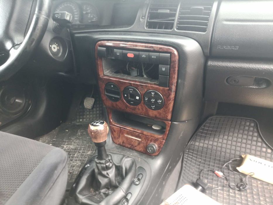 Вектра Б на части