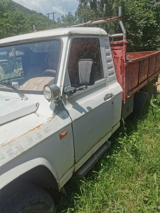 ARO camioneta, motor Brașov, în patru trepte, șasiu este recondiționat, sistem de frânare fața , pe discuri.,motor și cutie de viteze în cinci trepte,