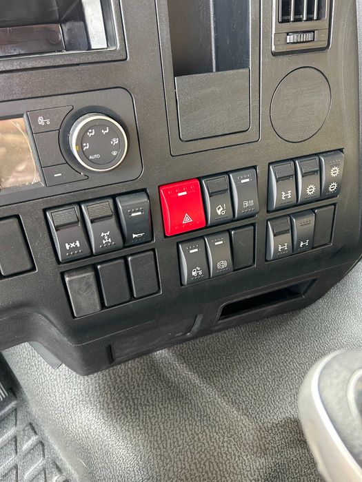 Новый тягач Shacman x3000 6x6