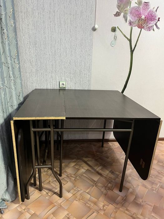 Продам стол гостиной