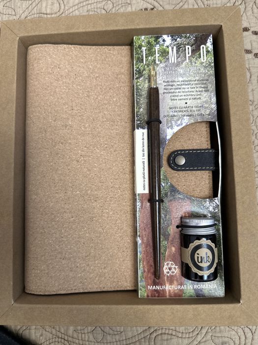 Set cadou: caiet notes, toc de scris, penita si cerneala