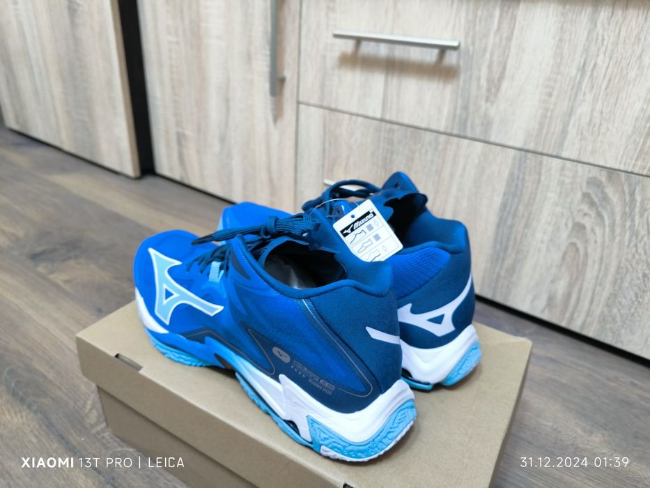 Волейболни маратони/обувки Mizuno Wave Lighting Z8 Mid