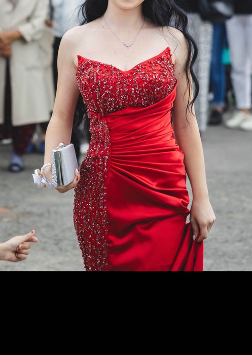 Официална рокля.