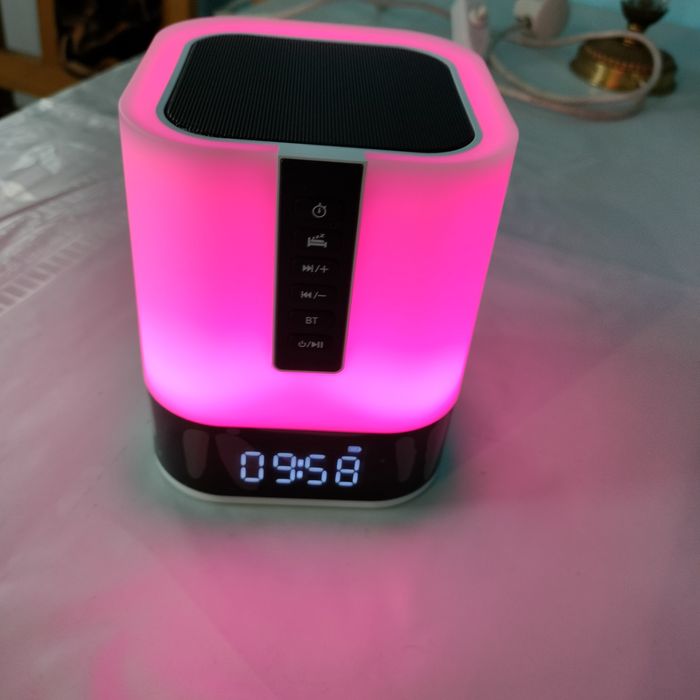 BOXĂ Bluetooth, veioză multicolor , ceas  deșteptător.