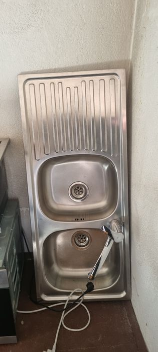Фурна,котлони, микровълнова фурна, и мивка със смесител
