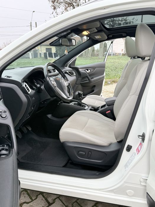 Nissan Qashqai 4x4•Tekna•2015•Panoramic•piele•incalzire•xenon•Navi/Gps