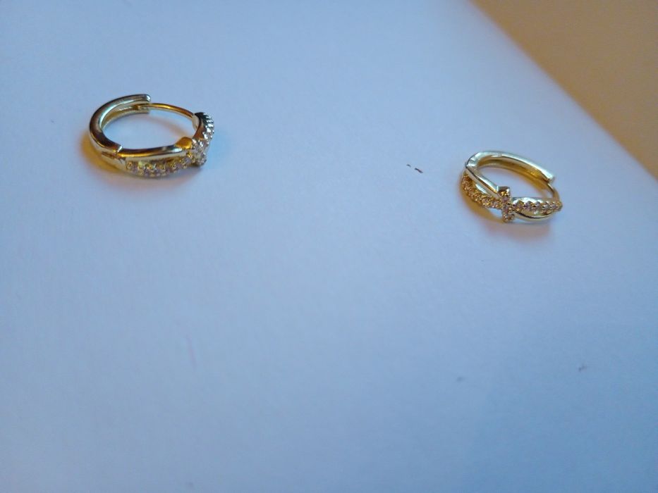 Cercei placați cu aur, NOI