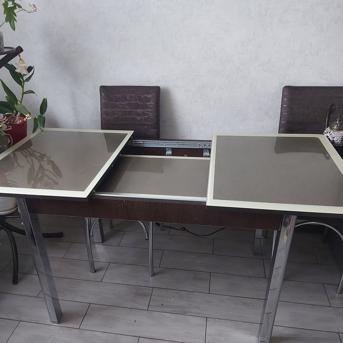 Продам обеденный стол