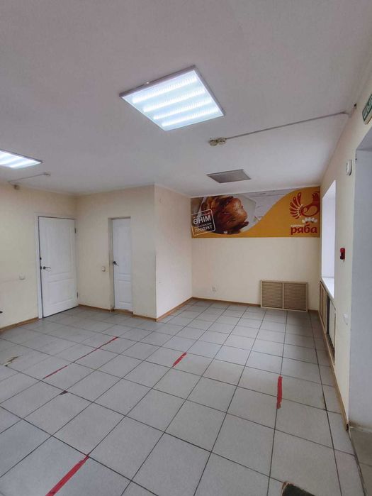 Напротив ТД Бакалея, 42 кв.м.