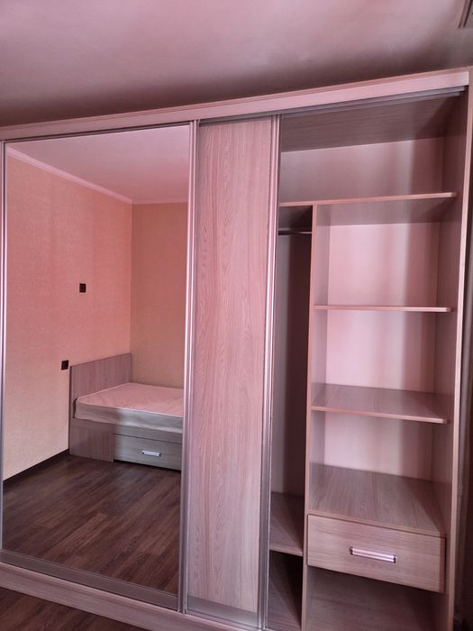 Продам шкаф купе с зеркалом