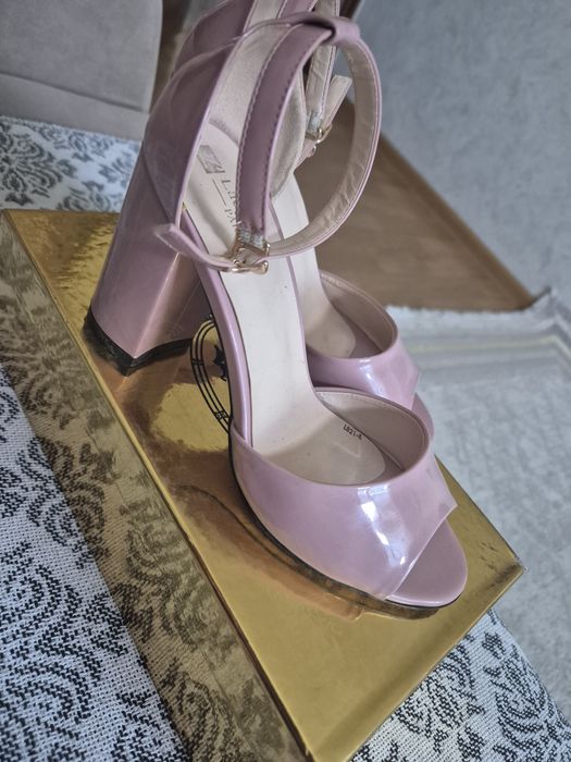 Туфли (басаножки)