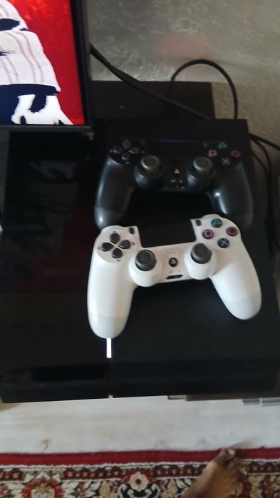 Продам Playstation 4 fat