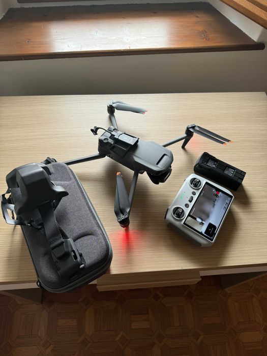 Drona DJI Mavic 3 Classic zburata max 30 min