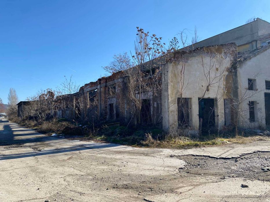 ПРОМИШЛЕН ОБЕКТ, с РЗП 1800 кв.м., двор 4000 кв.м., село Ведраре