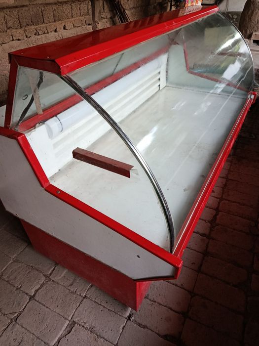 Vitrina xaladelnik