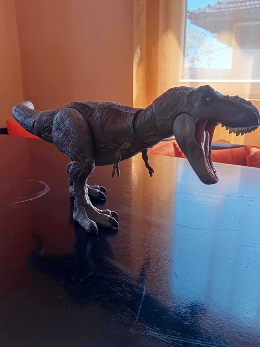 T-rex Jurassic World Играчка