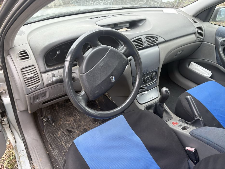 Vand /dezmembrez renault laguna 2002