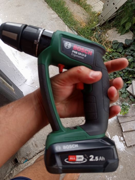 Bosch PSB 18 LI-2 Ergonomic 18V + acumulator 2.5Ah + încărcător Bosch – ca nouă