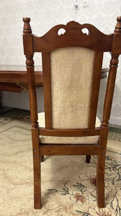 Гостиный стол со стульями