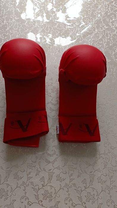 Продам перчатки для каратэ