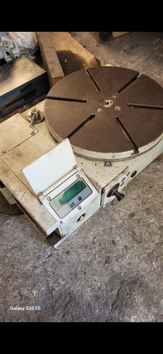 Делителни маси, три броя