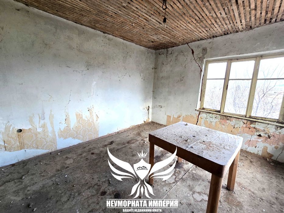 Продавам Двуетажна къща с постройки 155РЗП с 662кв. в двор село Стоево