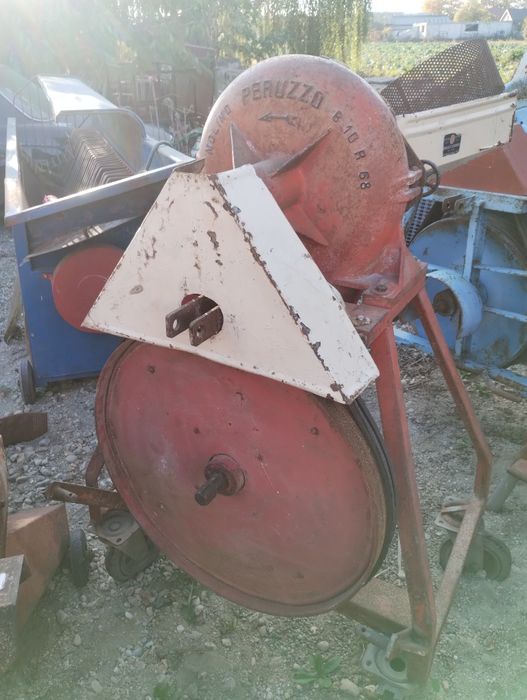 Moara pentru tractor