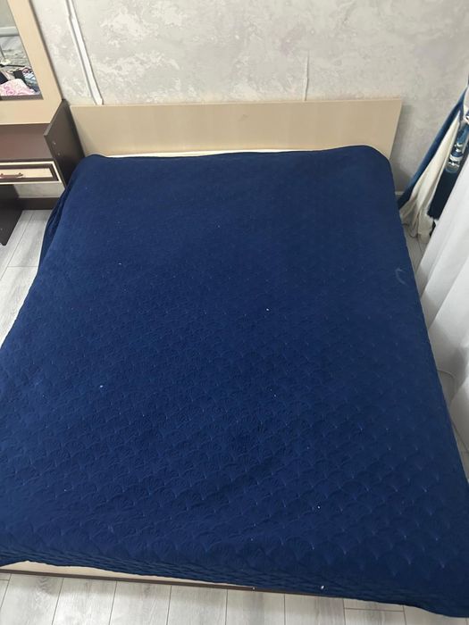 Продам кровать тумбы