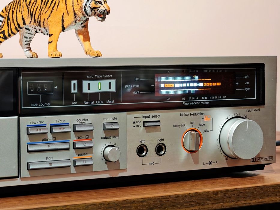 Technics RS-M228X cu  DBX. Un vintage frumos și elegant. Preț fix !