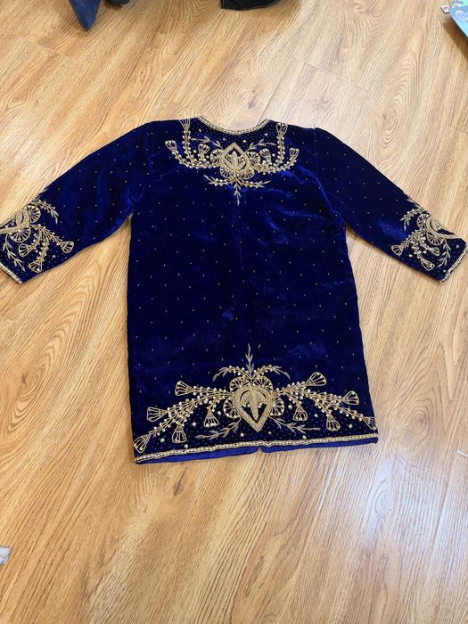 Чупон сотилади , 400 минг , тулик кул иши , зарлари тикилган 4-5 йошга